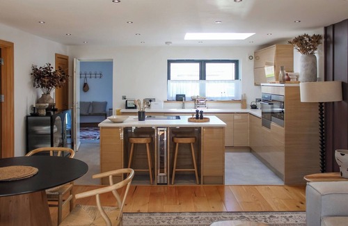 Carnon Downs Ski Chalet | 1 bedroom accommodation in Carnon Downs