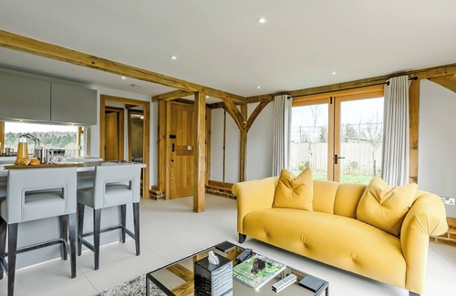 Upper Hardres Cottage | 1 bedroom accommodation in Bossingham, near Canterbury