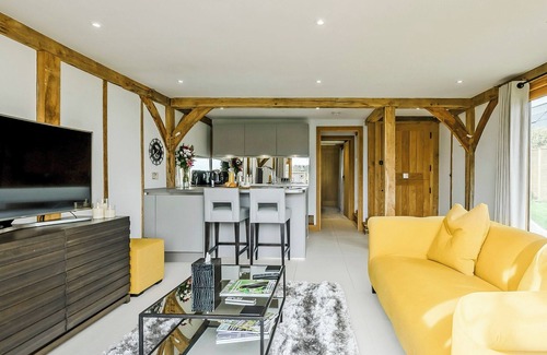 Upper Hardres Cottage | 1 bedroom accommodation in Bossingham, near Canterbury