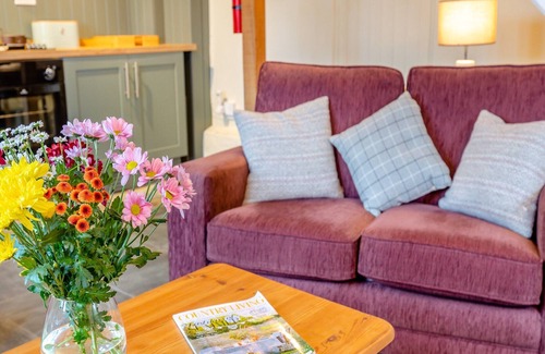 Hay-on-Wye Cabin | 1 bedroom accommodation in Ridgeway Cross, near Malvern