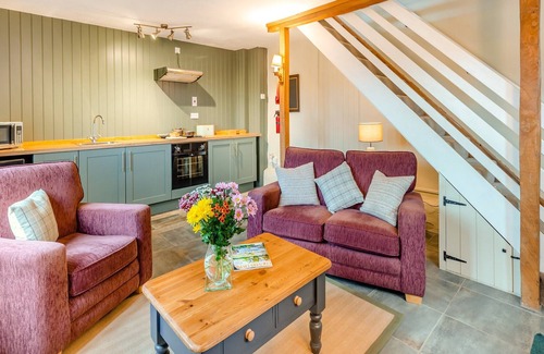Hay-on-Wye Cabin | 1 bedroom accommodation in Ridgeway Cross, near Malvern