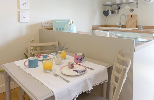 Mortimers Cross Cottage | 1 bedroom accommodation in Mortimers Cross, near Leominster