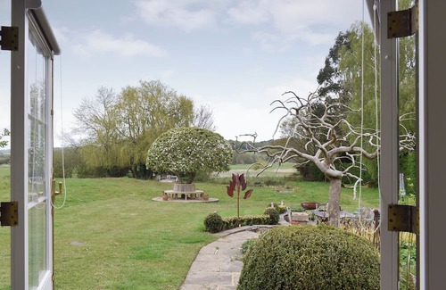 Pulborough Cottage | 1 bedroom accommodation in Fittleworth, near Chichester
