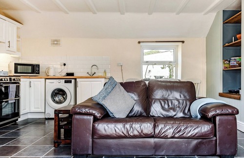Haverfordwest Cottage | 1 bedroom accommodation in Treffynnon