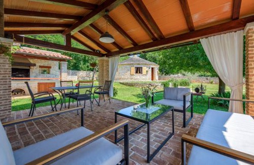 Cabrunici House | 1 bedroom accommodation in Cukrici