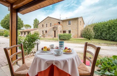 Collesanto Apartment | 1 bedroom accommodation in Magione