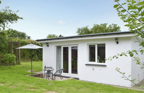 Llanllwchaiarn Cottage | 1 bedroom accommodation in Cross Inn