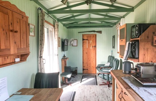 Gillingham Cottage | 1 bedroom accommodation in Motcombe, near Gillingham