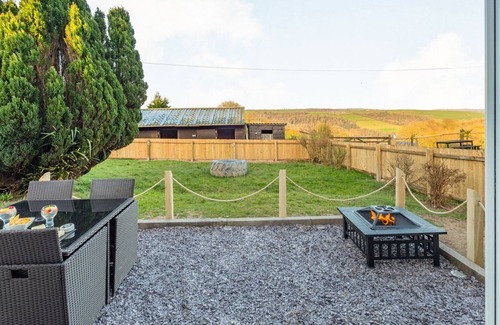 Llangynin Cottage | 1 bedroom accommodation in Llangynin
