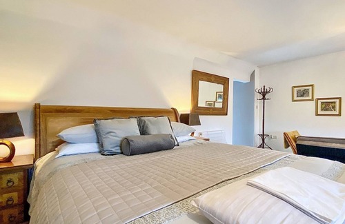 North Tidworth Cottage | 1 bedroom accommodation in Salisbury