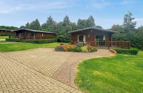 Greetham Ski Chalet | 1 bedroom accommodation in Greetham