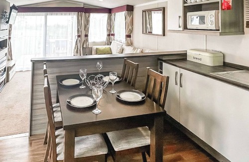 Ningwood House | 1 bedroom accommodation in Newbridge, Nr Yarmouth