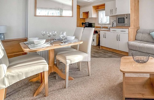 Ningwood House | 1 bedroom accommodation in Newbridge, Nr Yarmouth