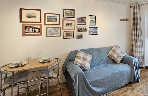Ningwood Cottage | 1 bedroom accommodation in Ningwood, near Yarmouth
