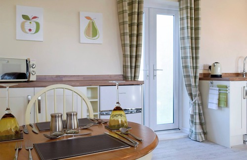 Whitland Cottage | 1 bedroom accommodation in Red Roses, near Pendine