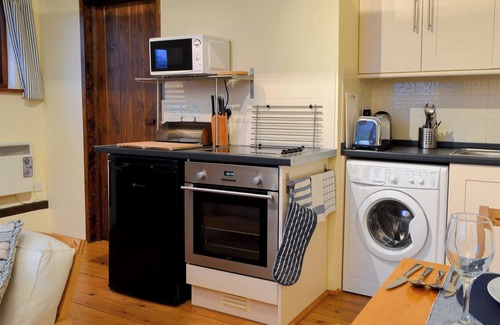 Battle Cottage | 1 bedroom accommodation in Ninfield, near Battle