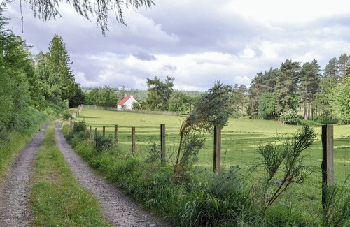 Forres Cottage | 1 bedroom accommodation in Dunphail, near Forres