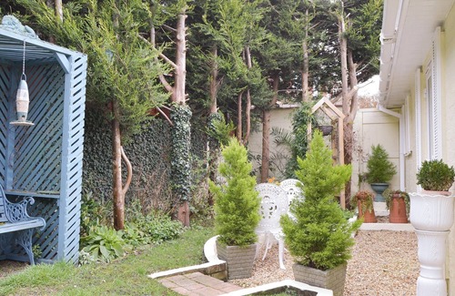 Newport Cottage | 1 bedroom accommodation in Gunville, near Newport