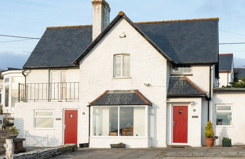 Trenance Cottage | 1 bedroom accommodation in Mawgan Porth, near Newquay
