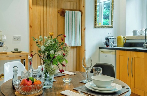Stroud Cottage | 1 bedroom accommodation in Elcombe, near Stroud