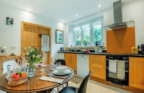 Stroud Cottage | 1 bedroom accommodation in Elcombe, near Stroud