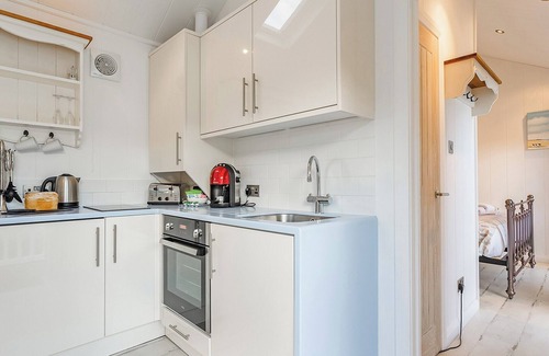 Hele Ski Chalet | 1 bedroom accommodation in Hele Bay, Ilfracombe