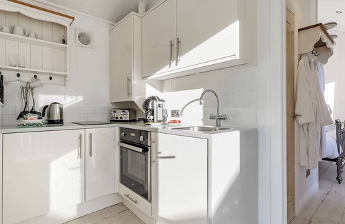 Hele Ski Chalet | 1 bedroom accommodation in Hele Bay, Ilfracombe