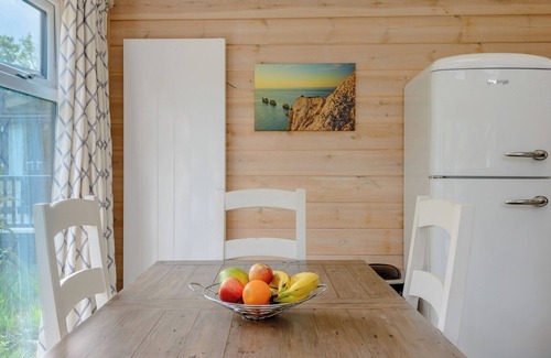 Ryde Ski Chalet | 1 bedroom accommodation in Wootton Bridge, Nr Cowes