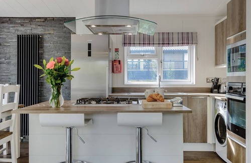 Ryde Ski Chalet | 1 bedroom accommodation in Wootton Bridge, Nr Cowes