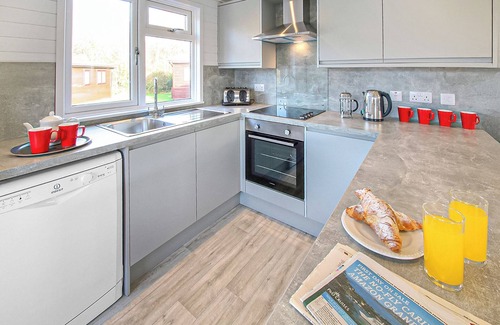 New Forest District Ski Chalet | 1 bedroom accommodation in Milford-on-Sea, Nr Lymington