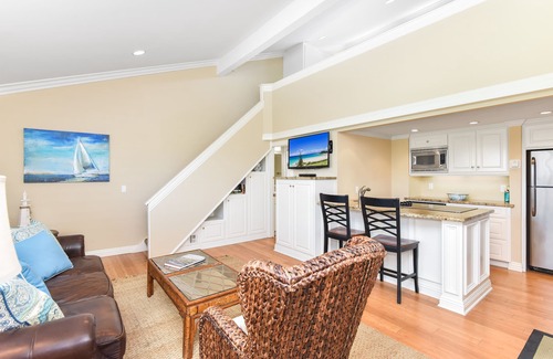 Santa Ana Heights House | 1 Bedroom Apartment at an Oceanfront Location n 60th St