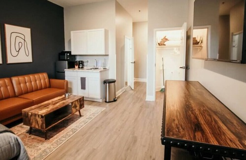Grand Bay Apartment | 1 Bedroom Apartment at Oak + Fountain - #8