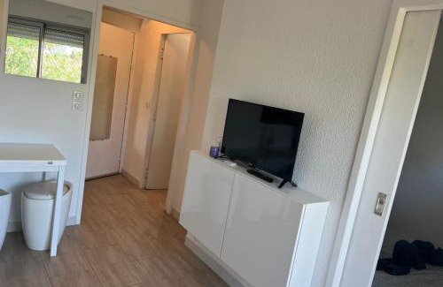 Boulouris-sur-Mer Apartment | 1 bedroom apartment with balcony near the beach