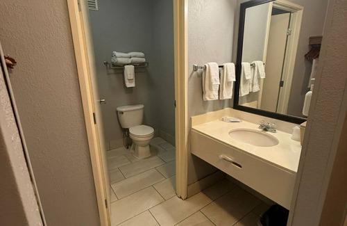 Minot Apartment | 1-bedroom apartment in beautiful Minot by the Dakota Square Mall.