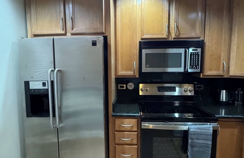 Wicker Park Apartment | 1-bedroom apartment in awesome Chicago with AC, WiFi and 1FREE Garage Parking