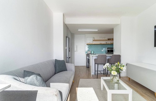 Three Anchor Bay Apartment | 1 Bedroom Apartment, Seapoint, Cape Town