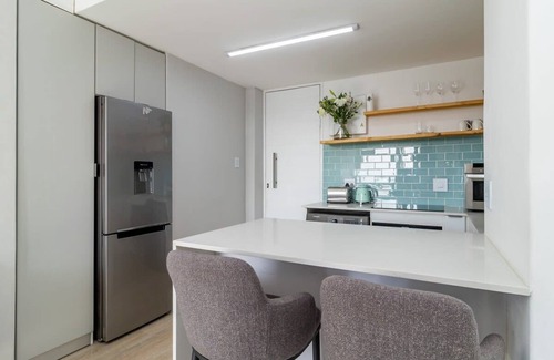 Three Anchor Bay Apartment | 1 Bedroom Apartment - Seapoint