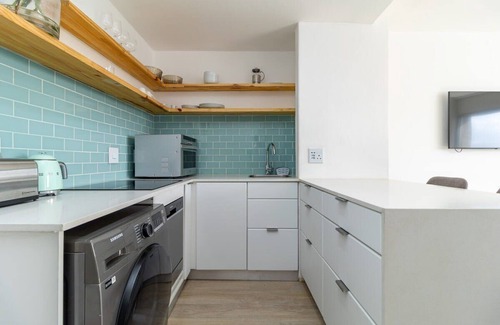 Three Anchor Bay Apartment | 1 Bedroom Apartment - Seapoint