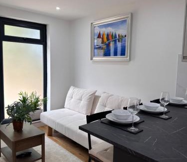 Southampton Apartment | 1 bedroom apartment - The Olive Tree