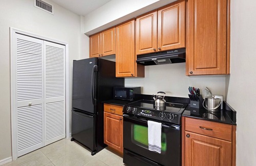 Florida Center Apartment | 1 Bedroom Apartment @ The Point Hotel and Suites