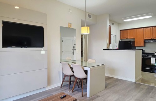 Florida Center Apartment | 1 Bedroom Apartment @ The Point Hotel and Suites