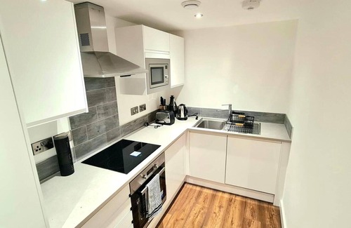 Salford Apartment | 1-bedroom Aprt in Salford- Freeparking- Sleeps3