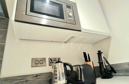 Salford Apartment | 1-bedroom Aprt in Salford- Freeparking- Sleeps3