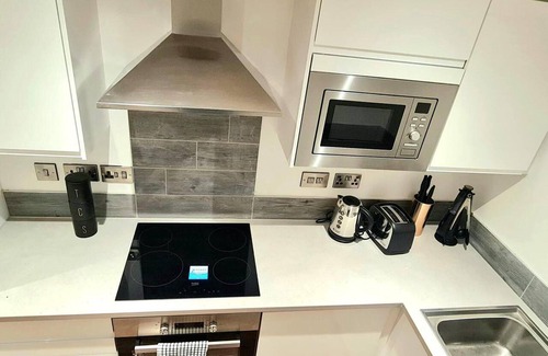 Salford Apartment | 1-bedroom Aprt in Salford- Freeparking- Sleeps3