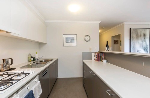 Redfern Apartment | 1 Bedroom Apt with Parking, Pool and Gym