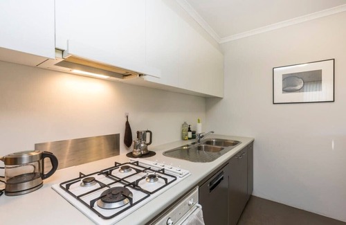 Redfern Apartment | 1 Bedroom Apt with Parking, Pool and Gym