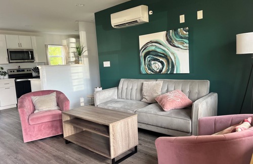 Plaza Midwood Apartment | 1 Bedroom Apt3 very close to Uptown Charlotte and Novant Presbyterian