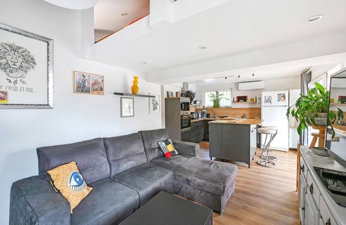 Saint-Denis House | 1 bedroom awesome home in Saint-Denis