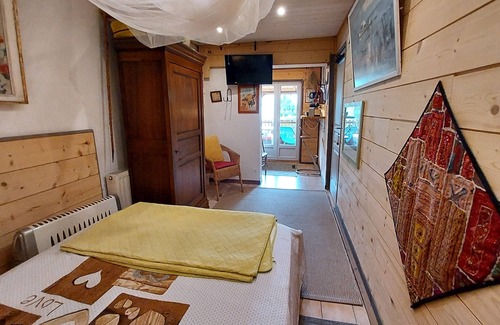 Saint-Jean-d'Arves Bed & Breakfast | 1 Bedroom Bed & breakfast in SAINT JEAN D'ARVES