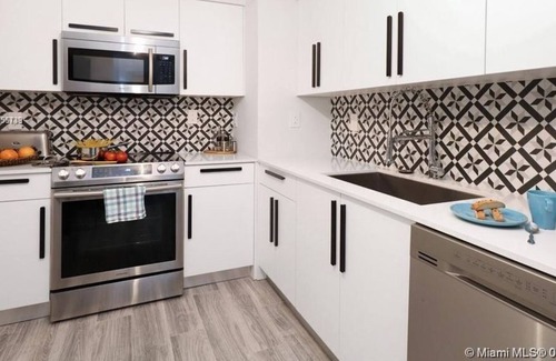 Surfside Condo | 1 Bedroom Condo 107629 by Houzlet